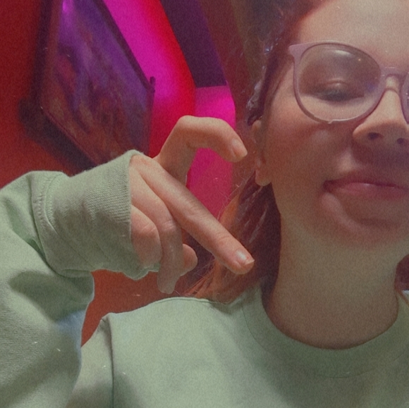 Meet your Posher, Kami - Picture 1 of 1